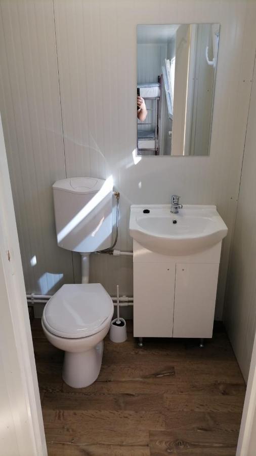 Glamtainer Court Hotel Curteni Ngoại thất bức ảnh